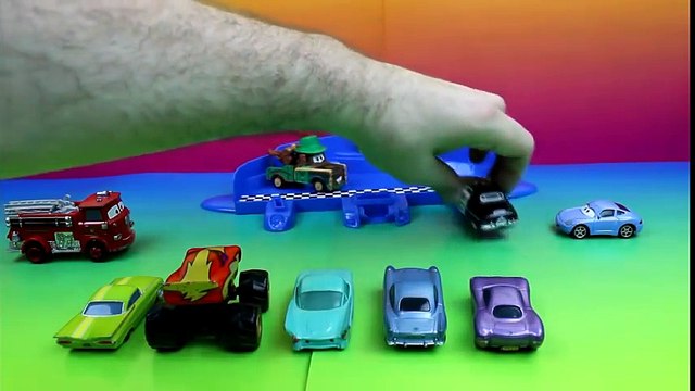 Disney Pixar Cars Mater does Magic with Lightning McQueen Sheriff & other Cars watch the Magic Show