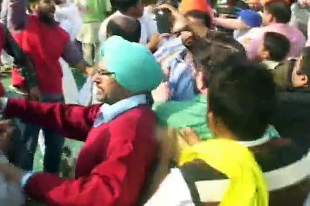 Congress -AAP Clash