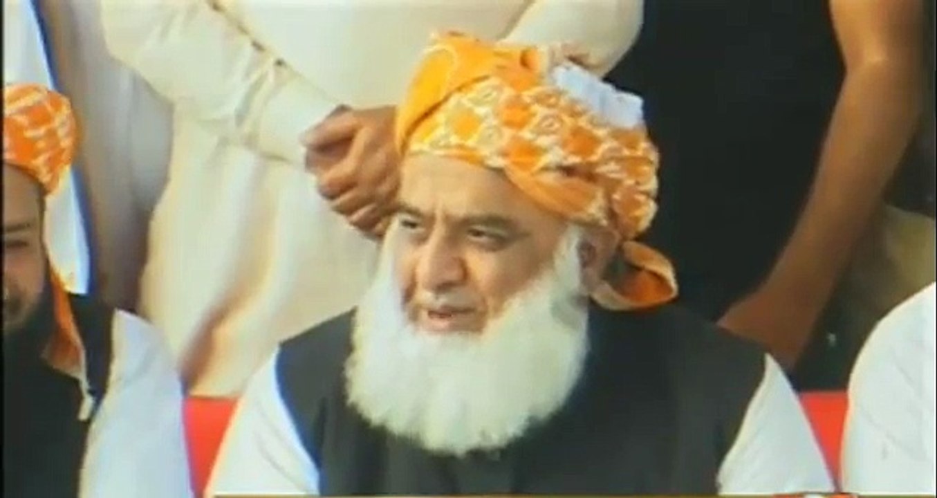 Maulana Fazal-ur-Rehman Making Fun of CM Punjab Shahbaz Sharif