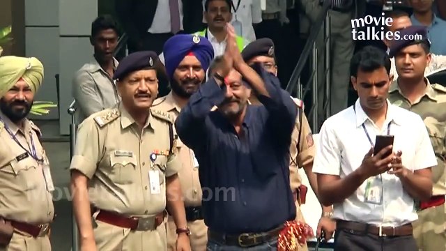 Salman Khan Sends Personal Bodyguards For Sanjay Dutt