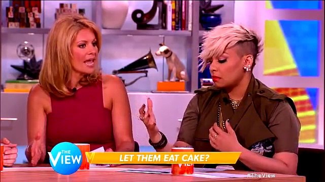 Candace Cameron Bure & Raven Symone on Lesbian Couples Wedding Cake
