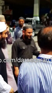 Maulana Tariq Jameel Karachi Airport per - Maulana Tariq Jameel