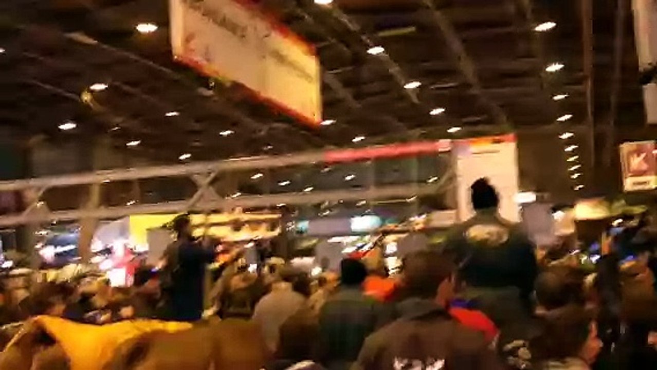 Hollande hué par des jeunes agriculteurs