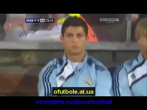 Месси получил по яйцам! Роналду ржот