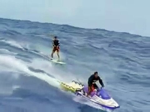 Серфинг на гигантской волне.