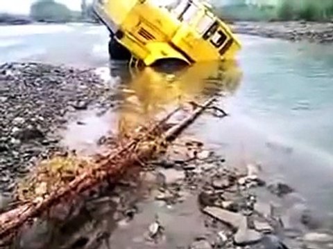 Трактор К-700 экстремальное вождение по бездорожью