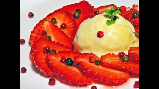 Быстрый десерт Салат из клубники с перцем