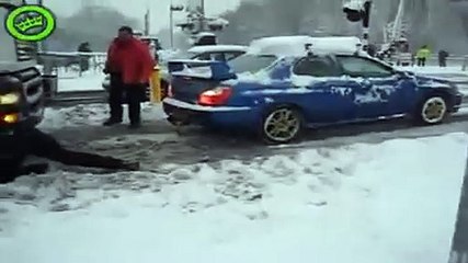 Субару выдёргивает фуру