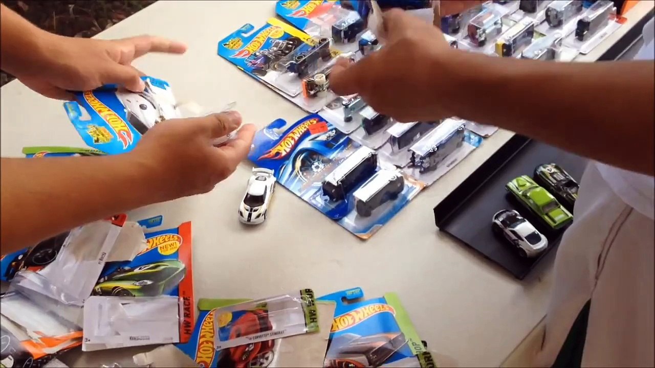 HOT WHEELS DRAG RACING KING OF THE HILL 7-2014 RACE