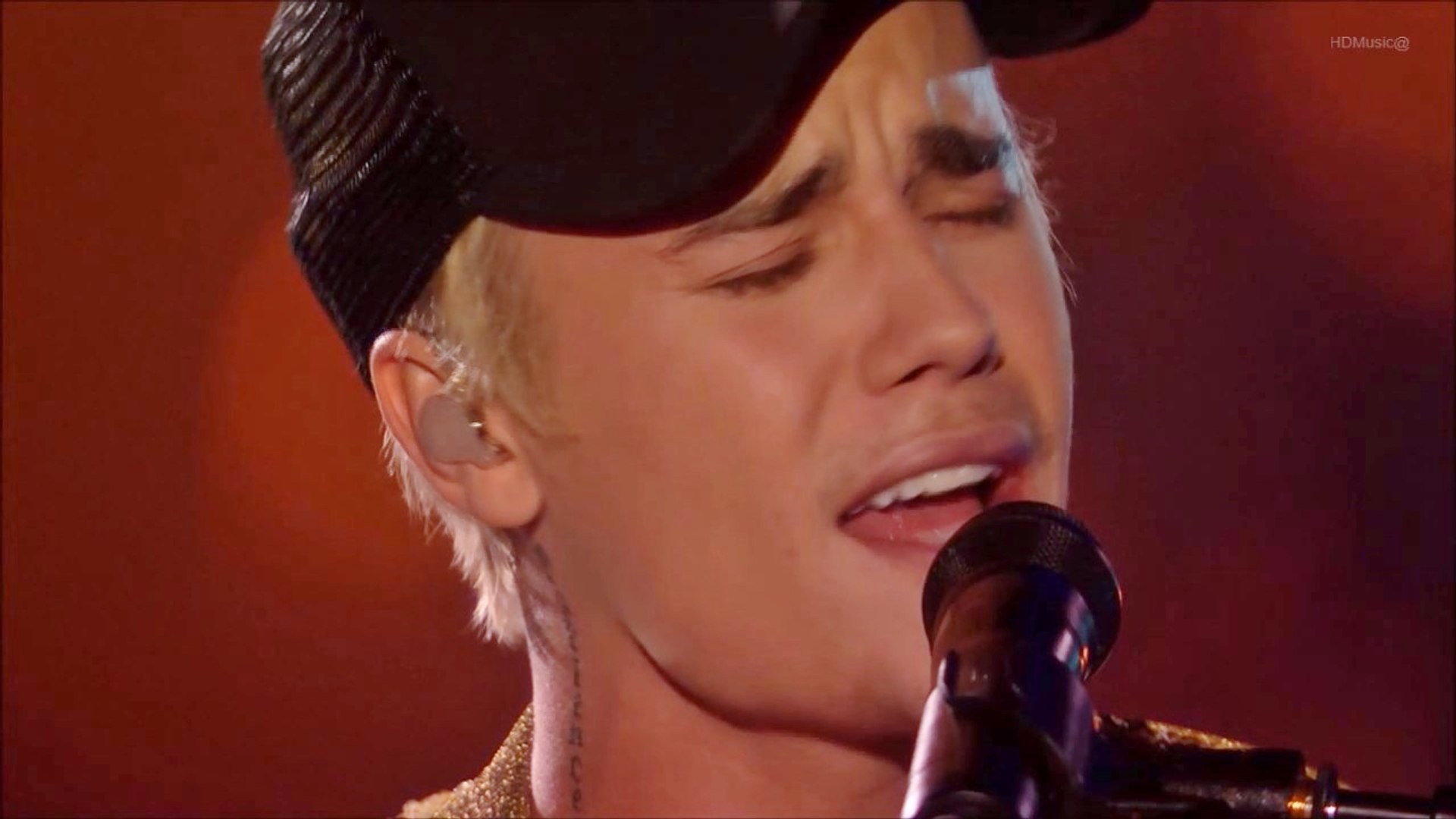 Justin Bieber - Love Yourself / Sorry (HD) Live at Brit