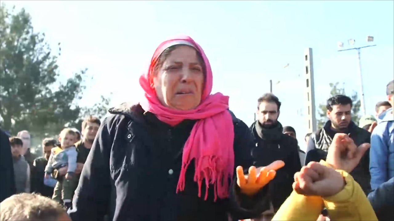 آلاف المهاجرين عالقون على الحدود اليونانية المق...