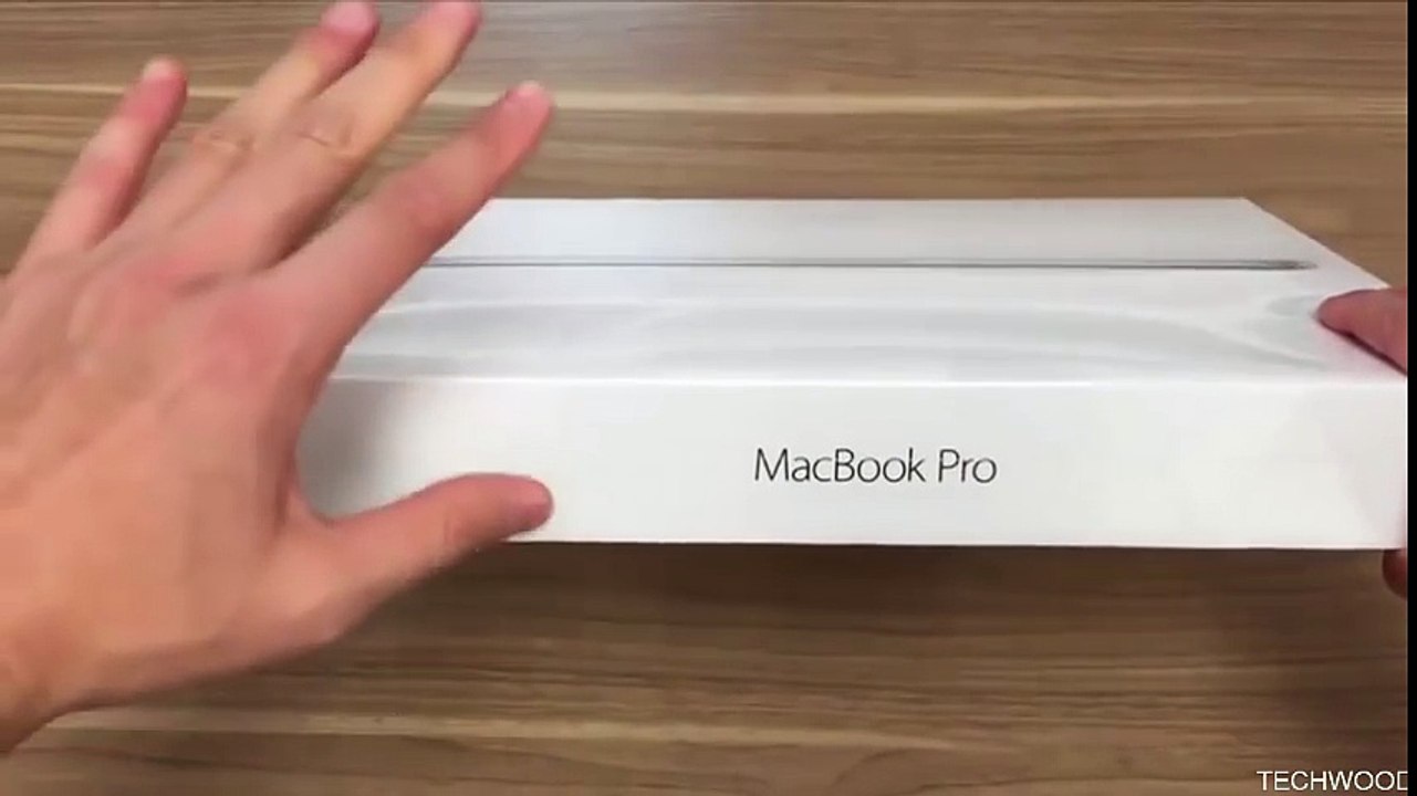 Apple Macbook Pro Retina Review Unboxing (2016)