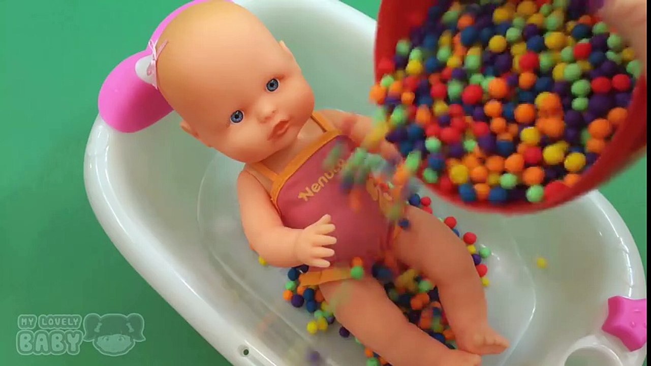 Baby Doll Dippin Dots Bathtime Pretend Play and Bath Playing Play-Doh