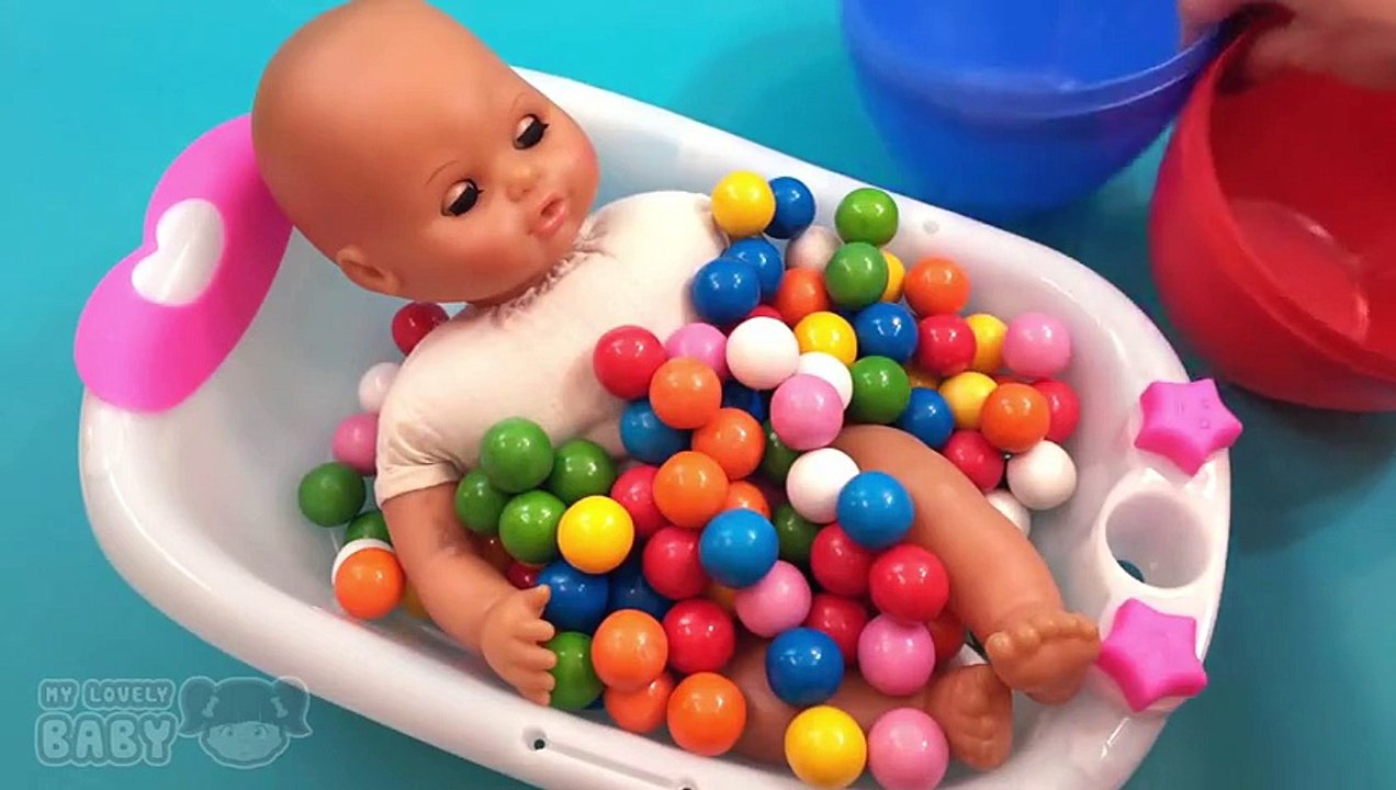Baby Doll Bubble Gum Bathtime with Gumball Candy Bath Playing