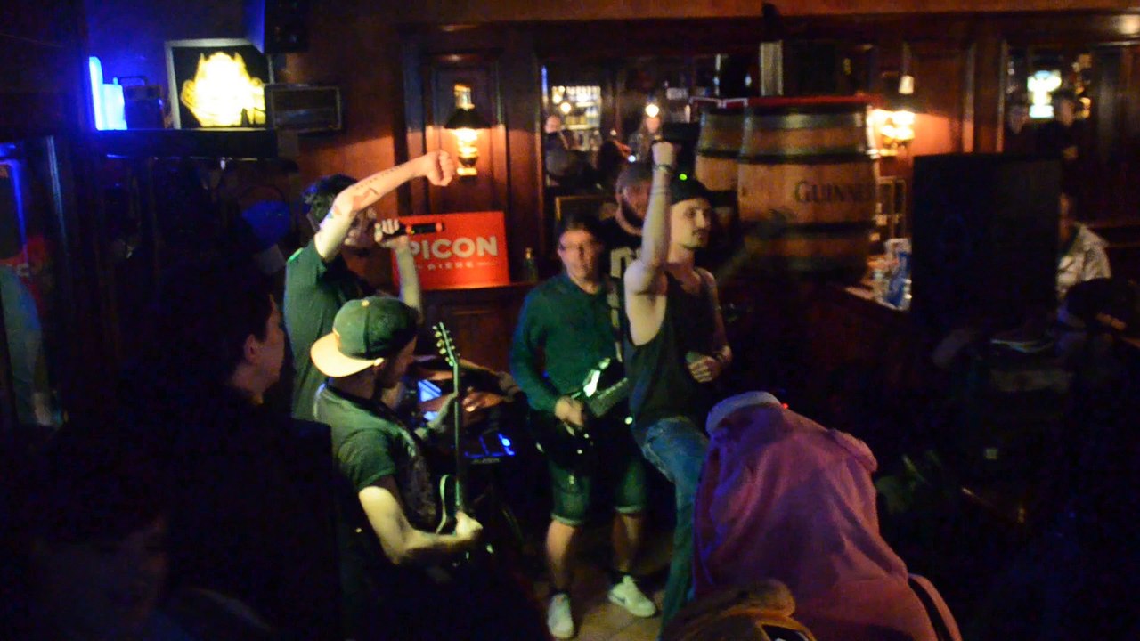 Sipping live au carolan's metz