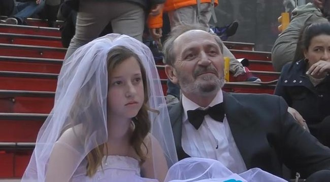 12 Yaşındaki Kızla Evlenen 65 Yaşındaki Adama Amerikalıların Tepkileri - Sosyal Deney (Altyazılı)