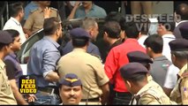 Sanjay Dutt at Mumbai Airport | Bollywood Actor Sanjay Dutt Released from Yerawada Jail