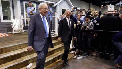 Warren Buffett Defends Berkshire’s 2015 Moves