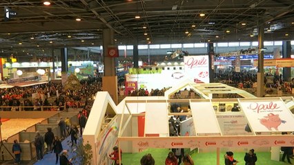 Crise agricole : Hollande veut "faire afficher le prix producteur"