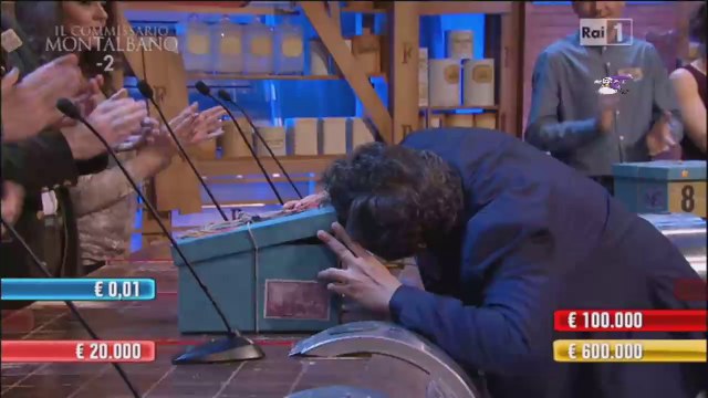 L'emozionante finale della puntata di Affari Tuoi del 27 febbraio 2016 con Flavio Insinna