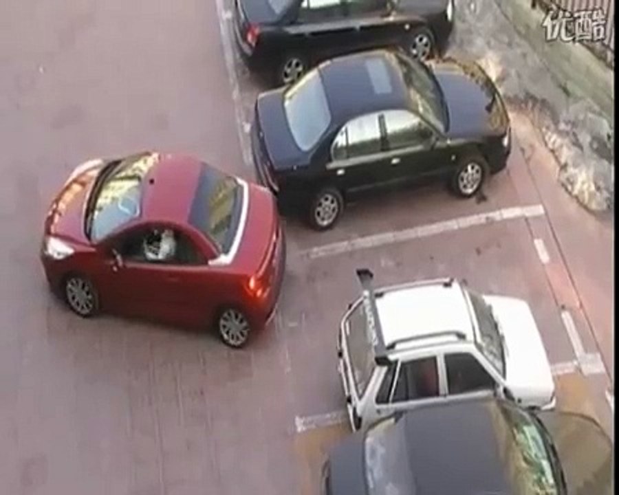 A camera shows two men secretly what this woman did while parking. The footage has been seen everywhere!