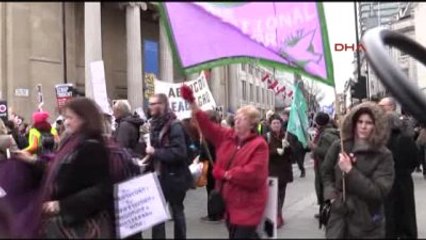 İngiltere'de Nükleer Silah Karşıtı Gösteri Yeniden