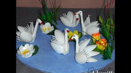 Лебедь из пластиковых ложек