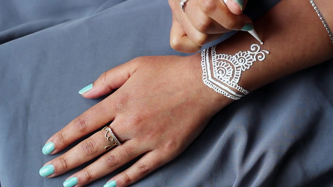 Latest White Mehndi Ideas - Mehndi looks - New Mehndi Styles inn