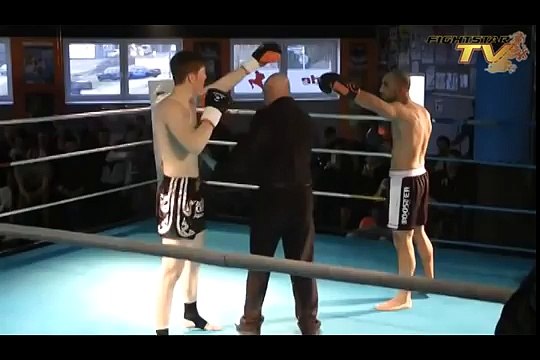 Жесточайший нокаут от удара с разворота