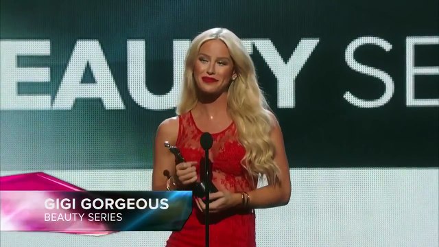 Gigi Gorgeous Wins Best Beauty Series | The Streamy Awards | VH1