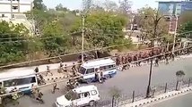 Haryana Police running for shelter to protect themselves from the Jat protesters