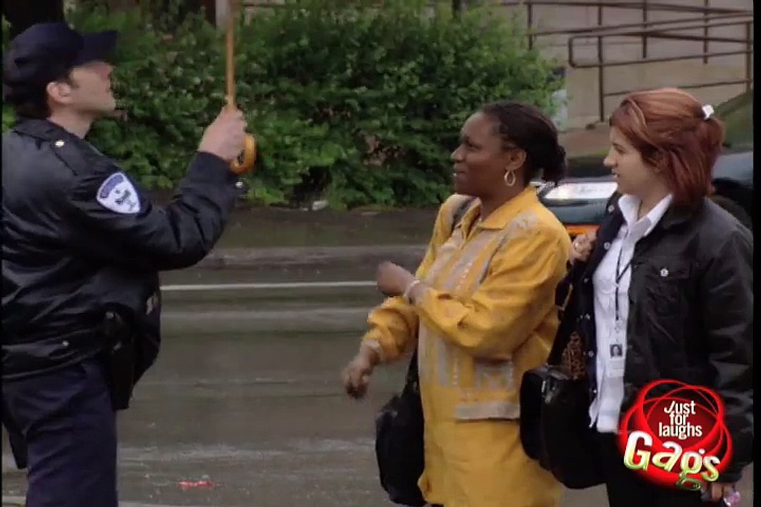 Relax Daily_Cop Stealing Umbrella Prank