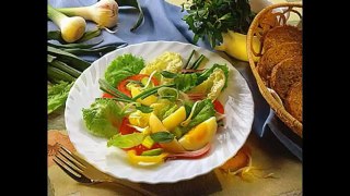 Диетический салат из свежего кабачка