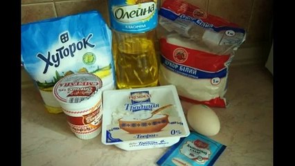 Домашние сырники под теплым соусом из сметаны