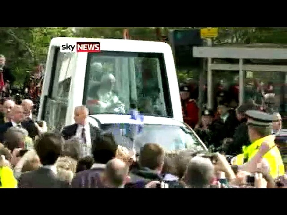 Robot Pope