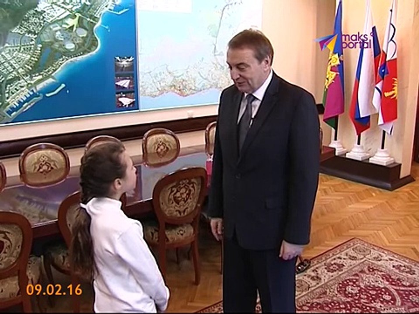⁣11-летняей сочинке Насте подарили инвентарь для занятий кёрлинг