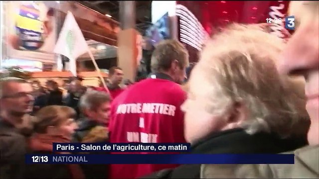 Salon de l'agriculture : des éleveurs bovins aspergent de farine le stand de Charal