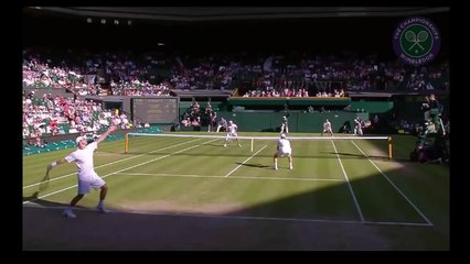 Дэвид Бэкхем ещё в форме ловит теннисный мяч