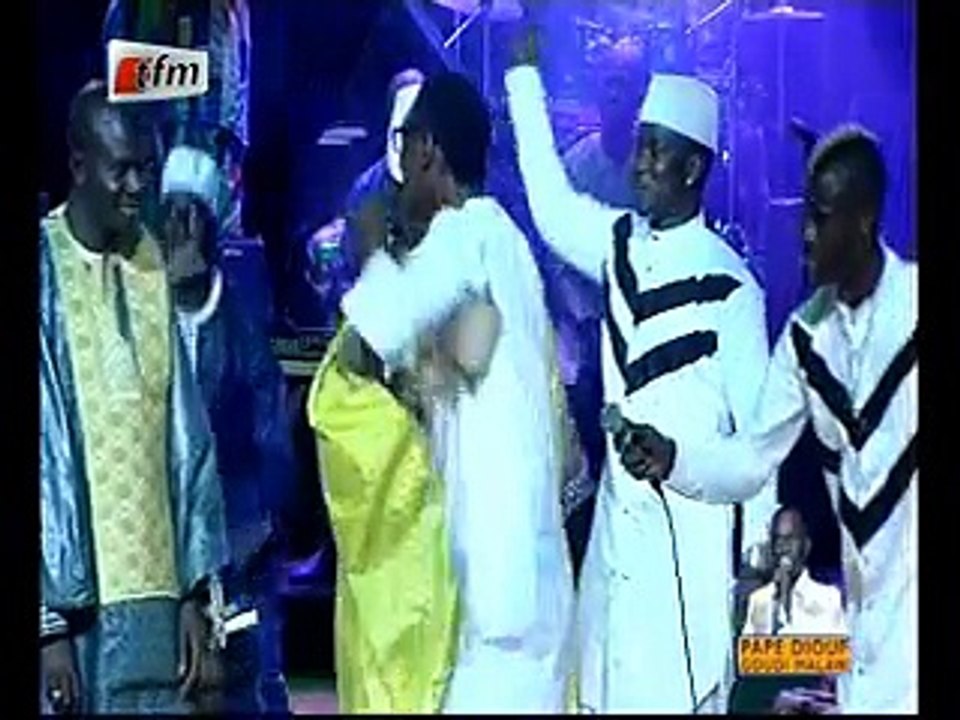 Vidéo-Le leumbeul hot de Ngoné Ndiaye Guéweul à la soirée des Laobés…Regardez