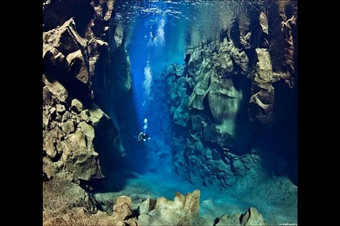 Diving between two Tectonic Plates - Þingvallavatn Lake - Island
