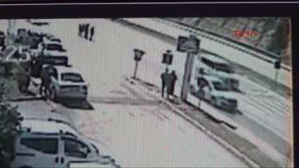 Karabük Genç Kıza Otomobilin Çarptığı An Kameralara Yansıdı