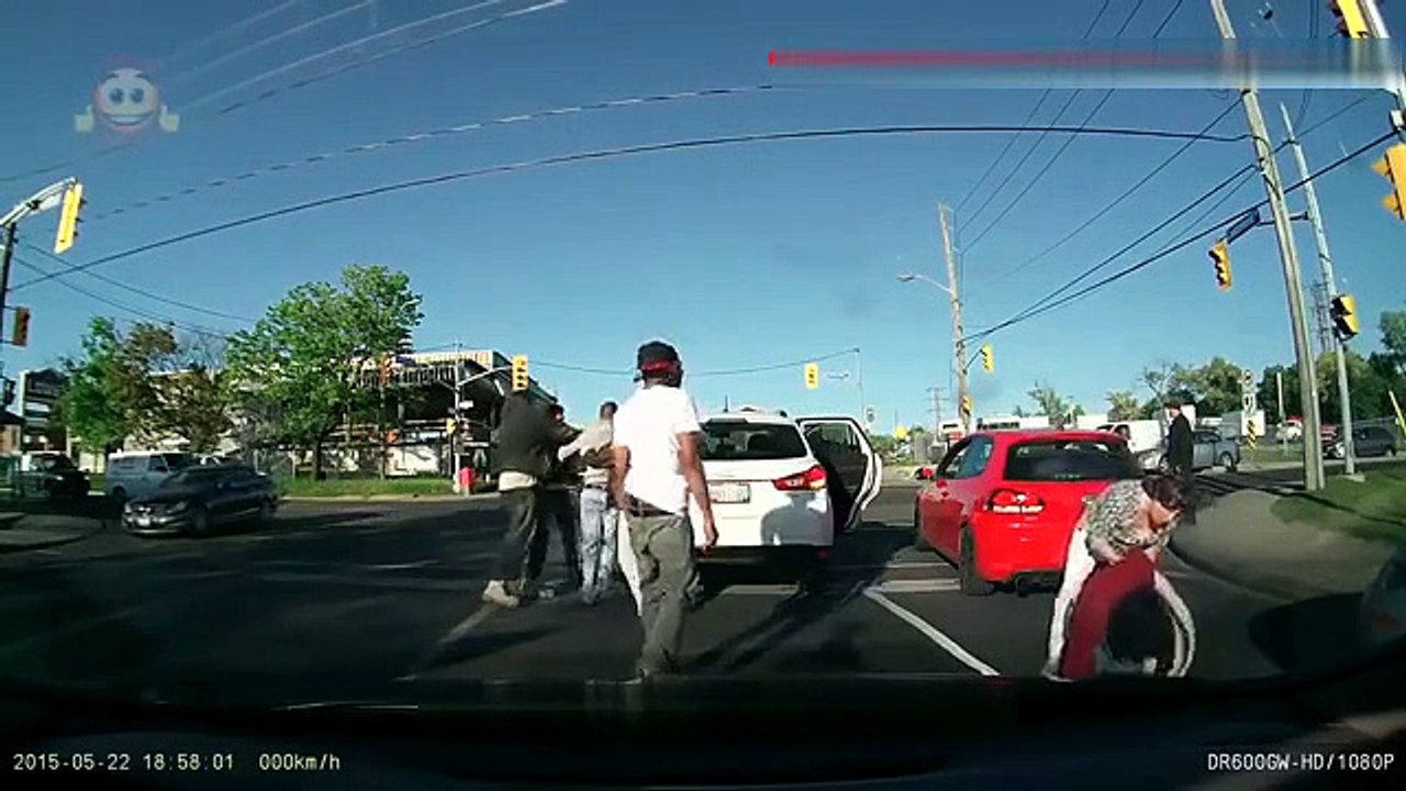Incidenti risse combattimenti in strada reali