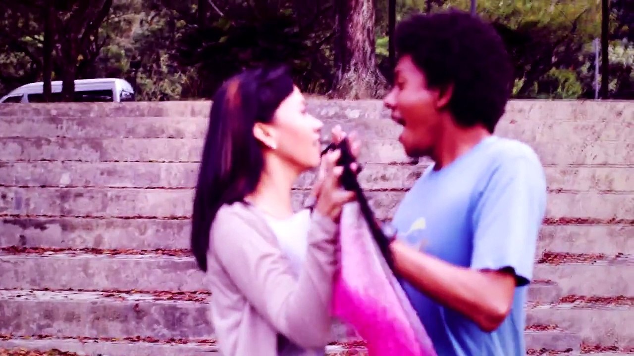 PREVIU SATU MINIT SETENGAH KONTRADIKSI