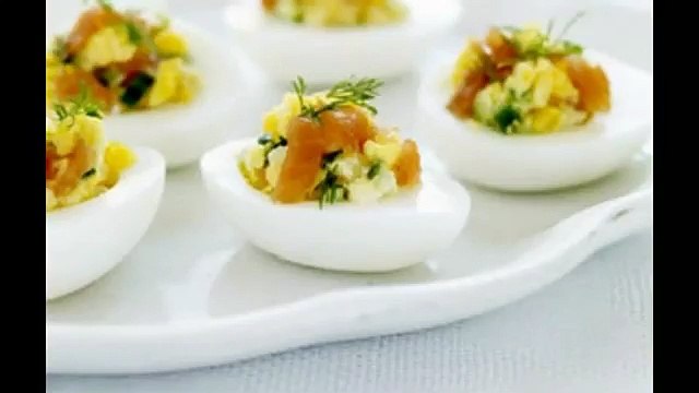 Яйца, фаршированные икрой, под майонезом