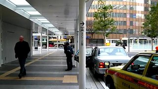 博多駅タクシー乗り場　昔のドアボーイ15　
