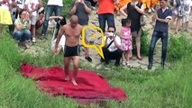 Shaolin Monk ‘Walks’ on Water in China