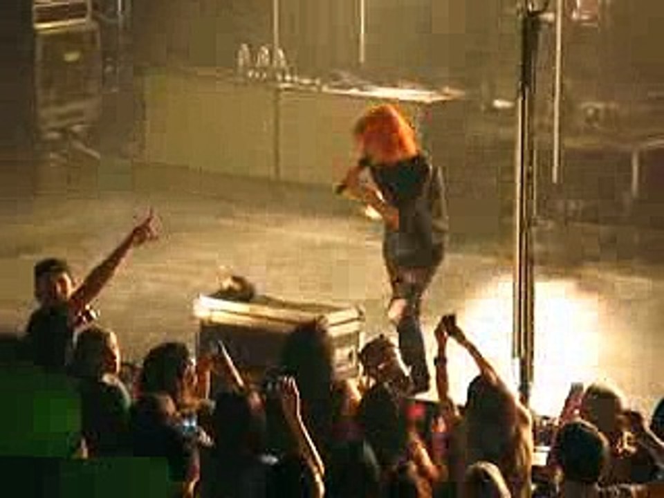 19-21 Paramore - Misery Business w-Kelly @ Beacon Theatre, NYC 5-06-15 Writing the Future Tour