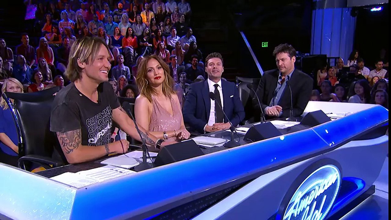 Kelly Clarkson Performs -Piece by Piece- - AMERICAN IDOL