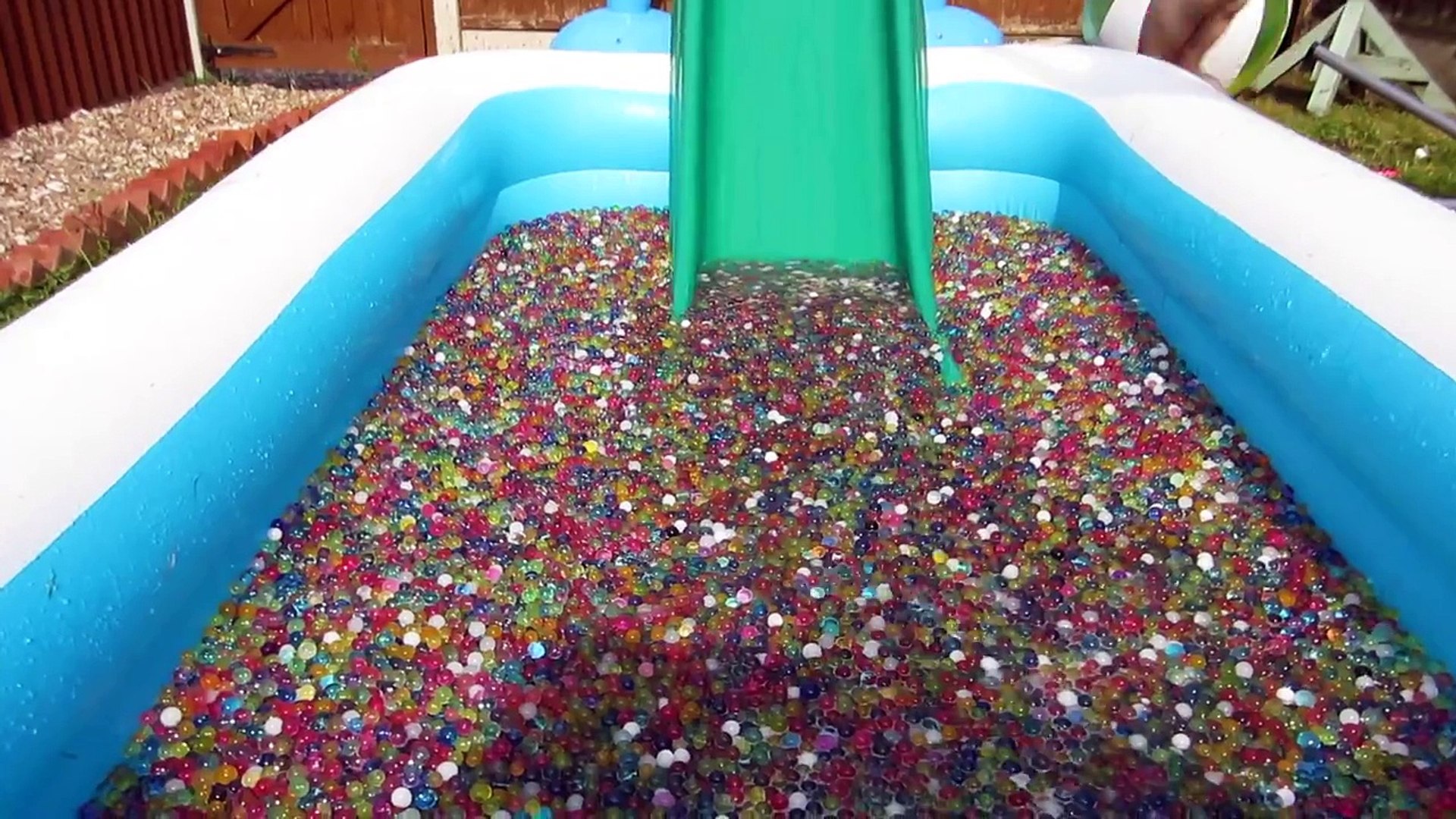 What Happens If You Throw Sodium Bomb in Giant Orbeez Pool - video  Dailymotion