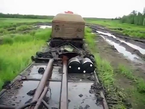 Витязь прёт через болото